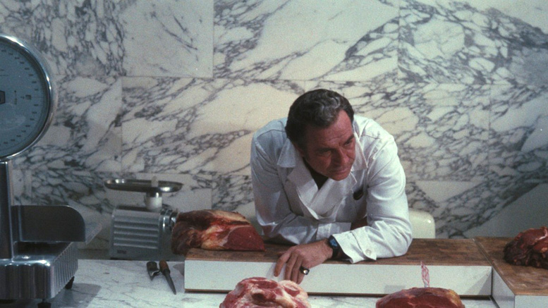 Ugo Tognazzi ddisplays his meat in Property Is No Longer Theft