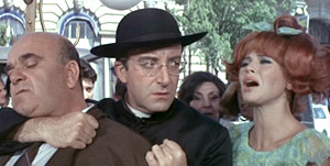 Mimmo Poli, Peter Sellers and Britt Eckland in AFTER THE FOX
